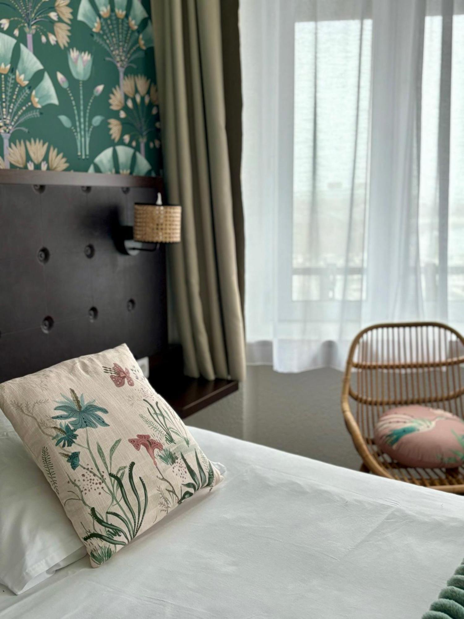 Ambassadeur Hotel - Cherbourg Port De Plaisance ภายนอก รูปภาพ