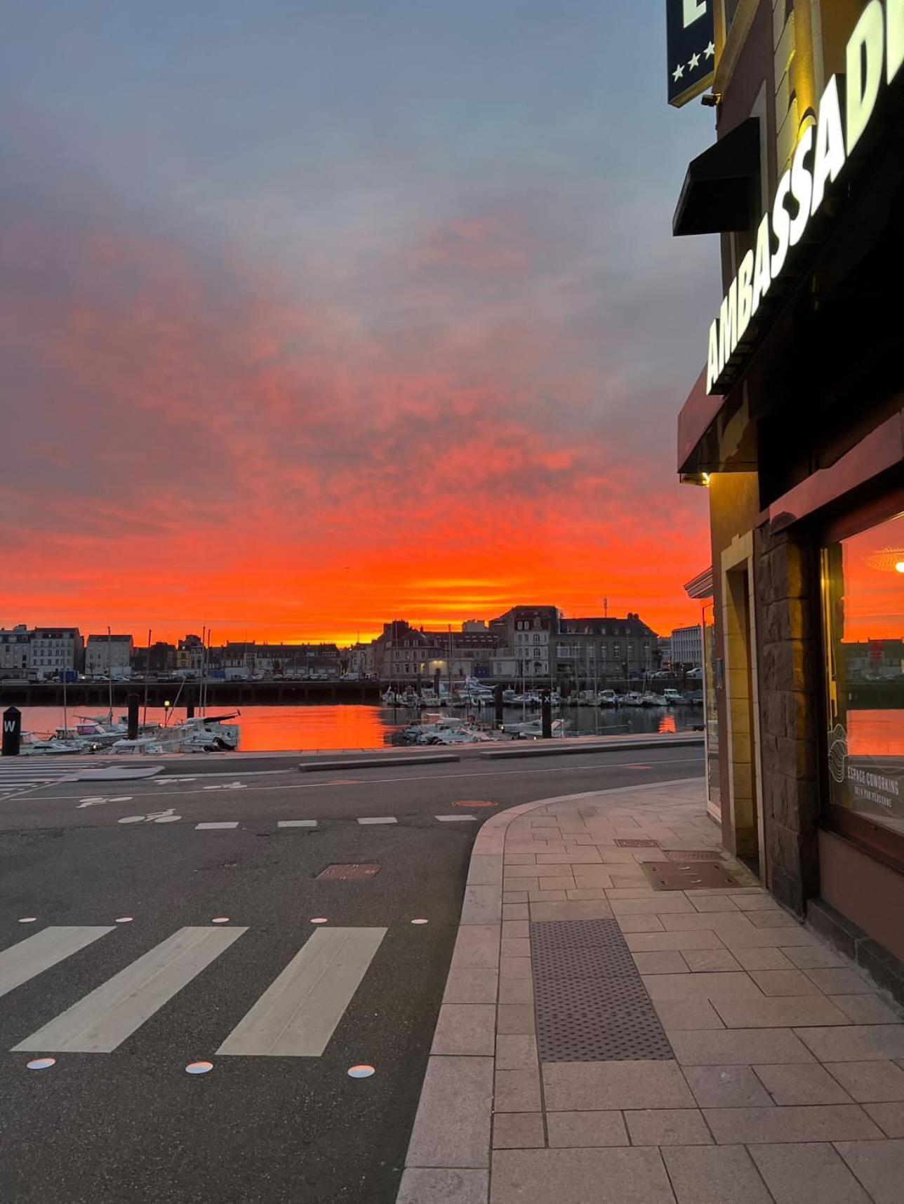 Ambassadeur Hotel - Cherbourg Port De Plaisance ภายนอก รูปภาพ